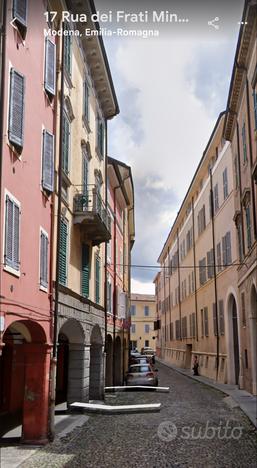 Ampia camera in centro a Modena