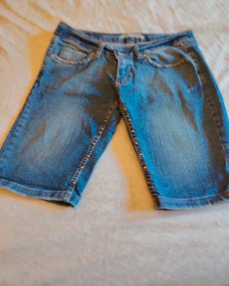 Bermuda di jeans con borchie