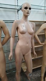 MANICHINI DONNA SEMINUOVI