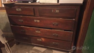 comò vecchio usato in legno massiccio 