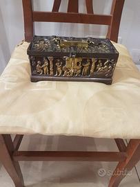 portagioie stile  gotico diciannovesimo  secolo 