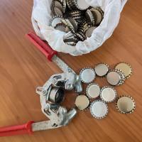 Tappatrice manuale a pinza tappi a corona