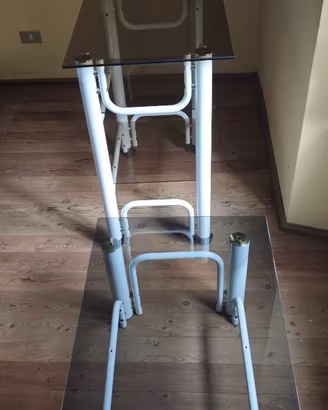 Due tavolini in vetro e metallo