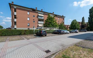 Appartamento trilocale con 2 balconi e garage