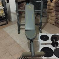 Semplice palestra con attrezzatura 