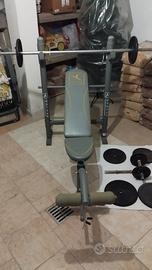 Semplice palestra con attrezzatura 