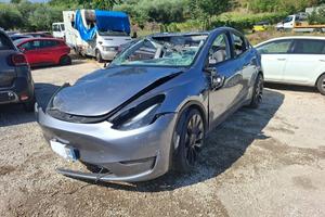 TESLA T5LD MODELLO Y AUT.SINISTRATA 23