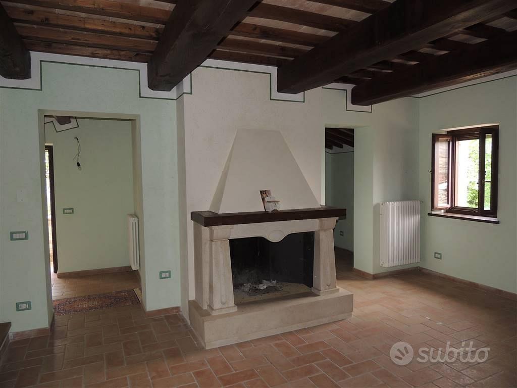 Rustico / Casale di 470 m² con più di 5 locali a A - Vista 3