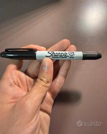 Pennarello indelebile Sharpie a doppia punta