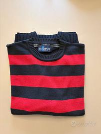 Maglione a righe rosse e nere