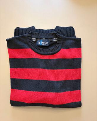 Maglione a righe rosse e nere