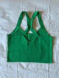 Top corto verde con spalline incrociate