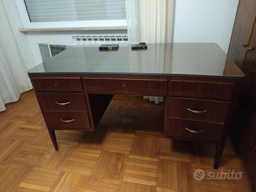 Scrivania dirigenziale fine anni '60