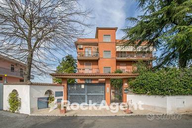 AMPIO QUADRILOCALE CON BOX DOPPIO E CANTINA