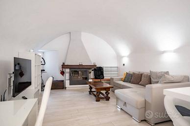 Casa indipendente di 224 m² con più di 5 locali a 