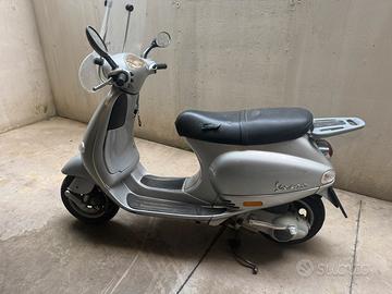 Vespa et4 125