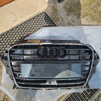 Griglia anteriore Audi A3 8V radar  "danneggiata"