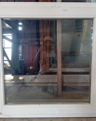 Finestra bianca in legno ad 1 anta con ribalta 