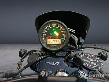MOTO GUZZI V7 III 750