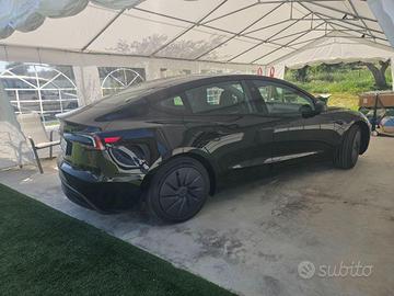 Tesla Model 3 km 0 nuova