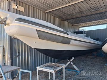 Gommone mt. 9.60 con n.2 motori da 300cv.