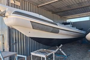 Gommone mt. 9.60 con n.2 motori da 300cv.