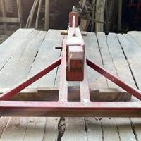 Gru per sollevatore con sfilo manuale