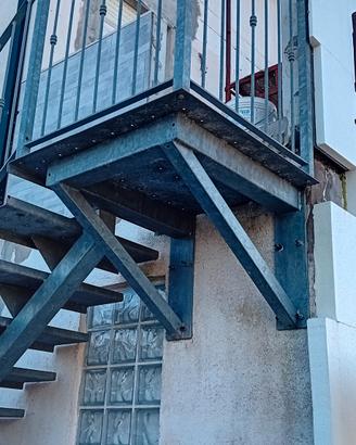 Scala a L dx da esterno zincata a caldo 