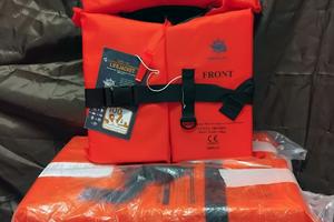 Giubbotto salvagente e anulare