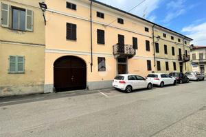 3 LOCALI A CRESCENTINO