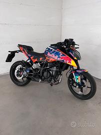 Ktm duke 125 30th anniversario