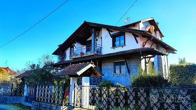 Villa di 245 m² con più di 5 locali a Gaglianico