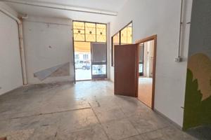 Locale con canna fumaria