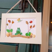 Quadretto Naif  " ranocchietta" vetrini di mare 