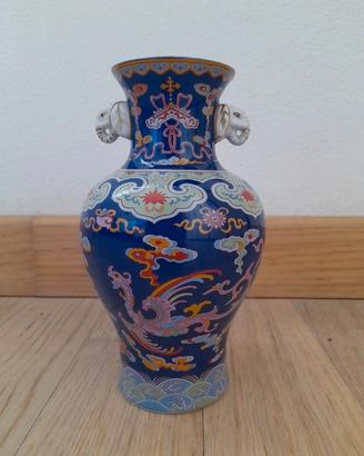 vaso cinese con decorazioni cinesi ed elefanti