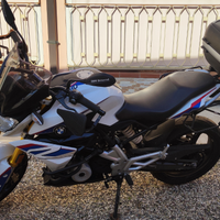 Bmw g310r con accessori