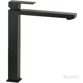 Rubinetteria quadra colore nero