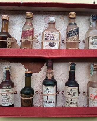 19 mignonettes d'epoca con tappini in alluminio