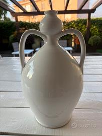 Anfora pugliese in ceramica bianca
