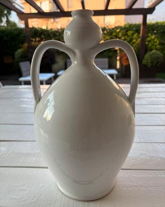 Anfora pugliese in ceramica bianca