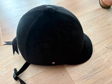 Casco da cavallo per bambino.