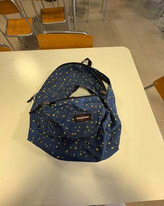zaino blu eastpak