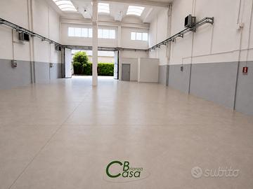 Desio capannone con area esterna