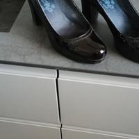 scarpe colore nero in vernice
