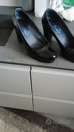 scarpe colore nero in vernice