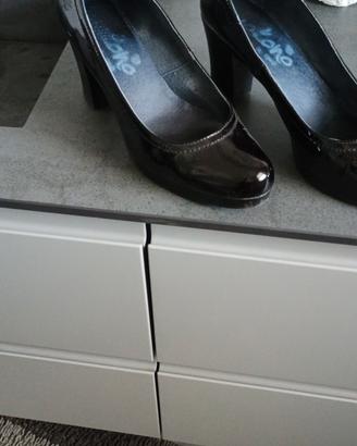 scarpe colore nero in vernice