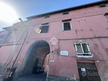 2 LOCALI A NAPOLI