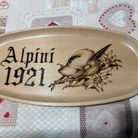 Vassoio ovale in legno chiaro, probabilmente faggi