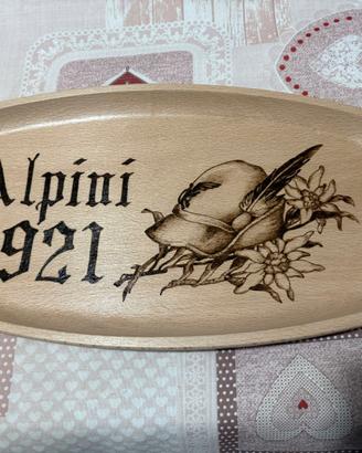 Vassoio ovale in legno chiaro, probabilmente faggi