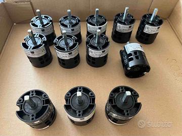 Interruttori e invertitori tripolari HD160xF111